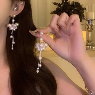 So beautiful! The new 2025 fringed earrings are a niche long flower butterfly stud. They are exquisite, versatile and light luxury earrings Application Scenario
