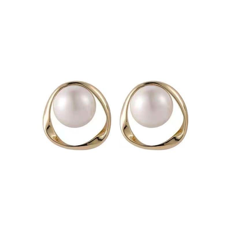 Simple geometric pearl stud earrings for women, light luxury, high-end, niche design sense earrings, French retro, versatile earrings Item Picture