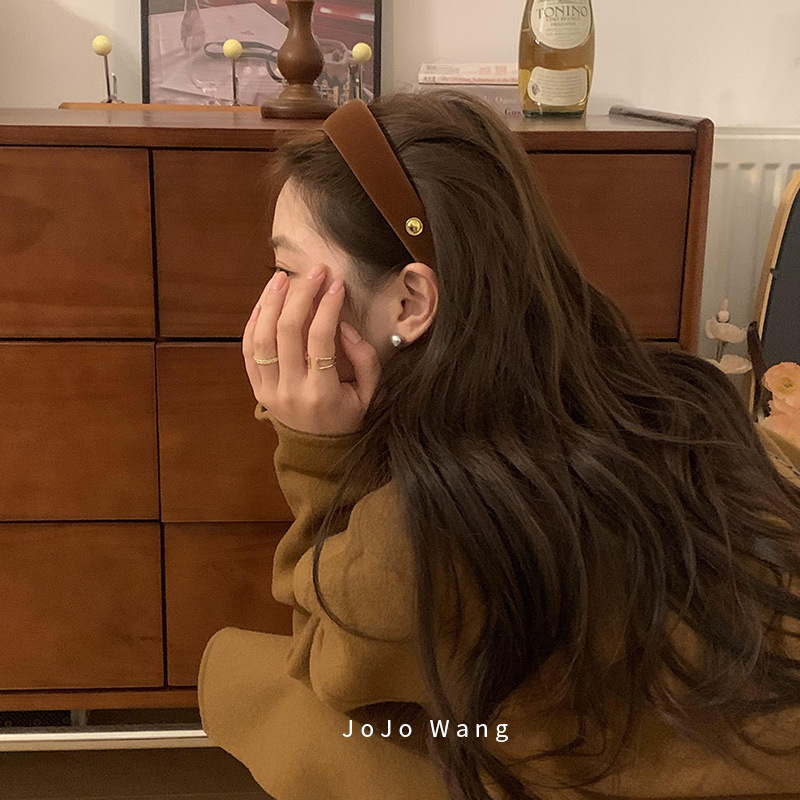 Chinese-style hardware buckle, retro velvet hairband, a woman's high-end feel, simple hair clip for washing face when going out, Korean headband hair accessory full figure