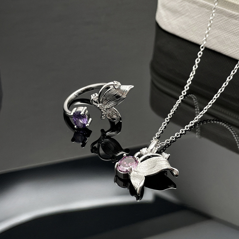 Exquisite purple diamond butterfly brushed irregular fashion ring necklace, women's ins style, high-end feel, niche collarbone chain Application Scenario