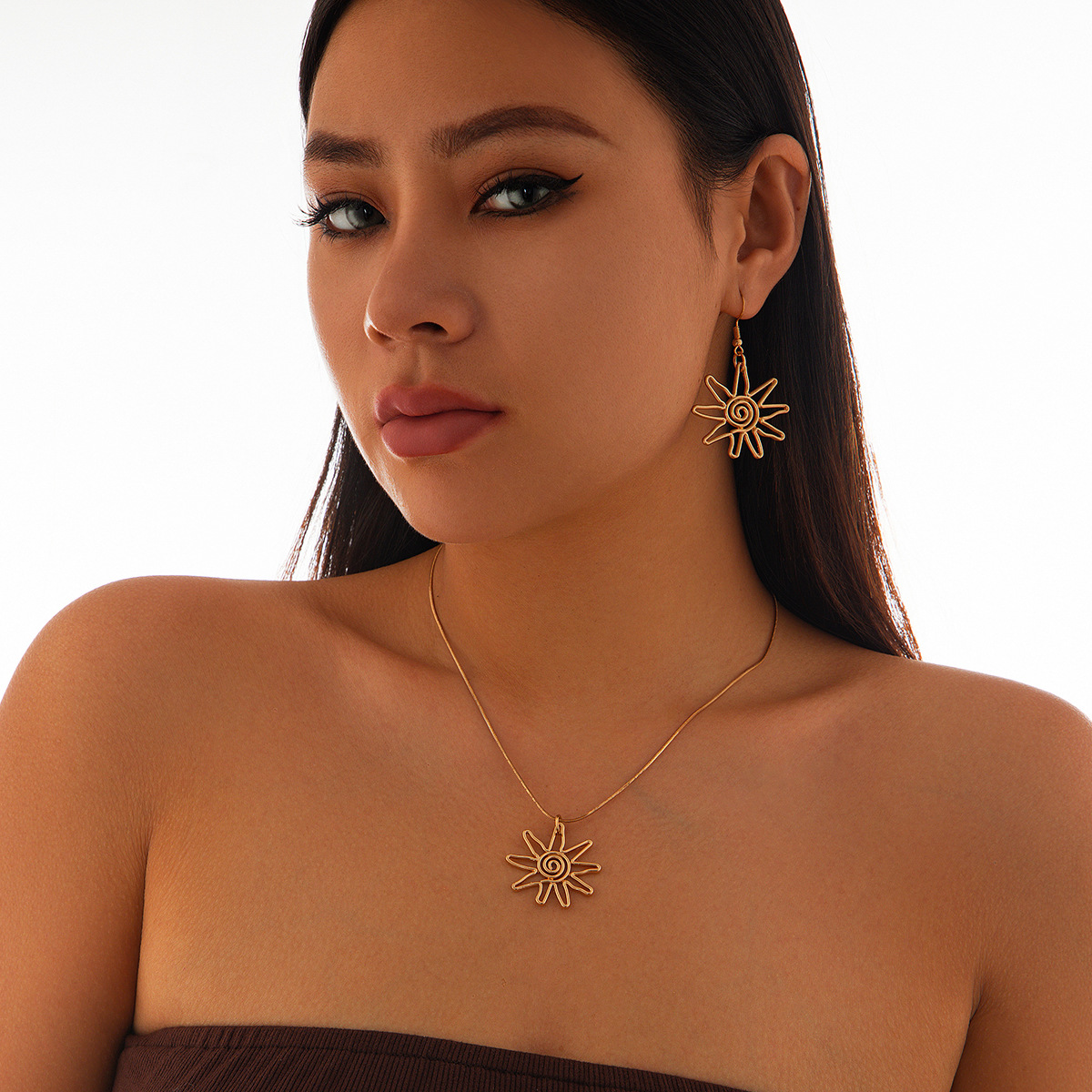 European and American cross-border jewelry, fashionable Sun three-dimensional alloy necklace set, simple geometric pendant collarbone chain Specification drawing