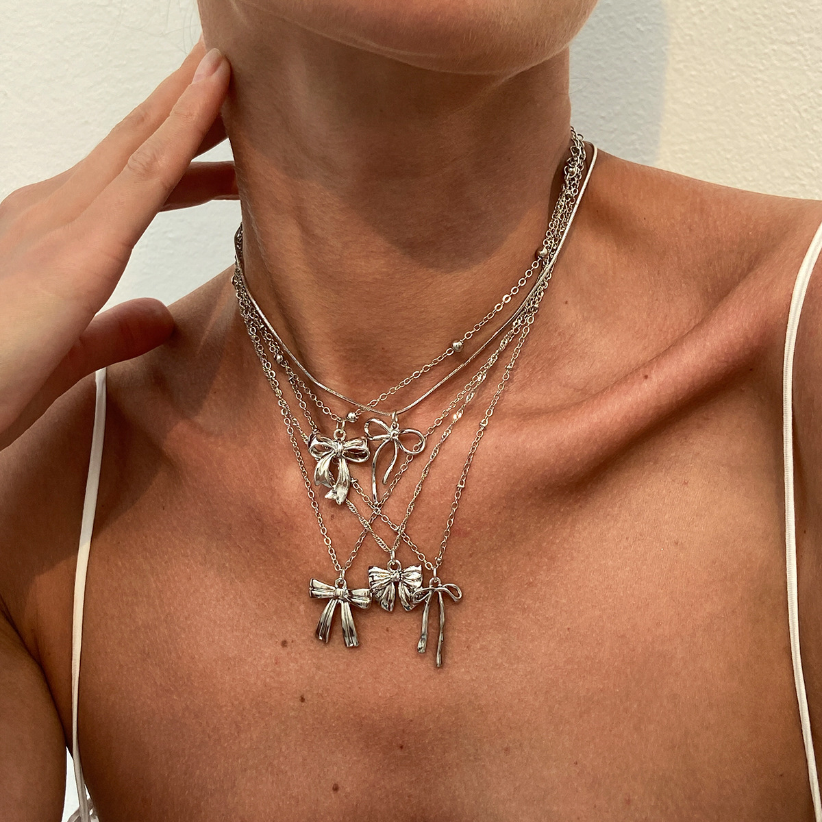 European and American cross-border accessories hip-hop style bow alloy pendant collarbone chain personality simple Necklace set details Picture