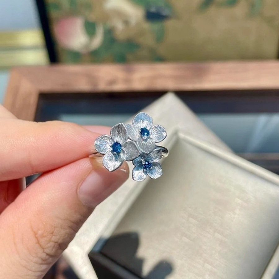Brushed blue zircon hydrangea ring, a niche design for women, a high-end index finger ring, a new light luxury Chinese-style ring full figure
