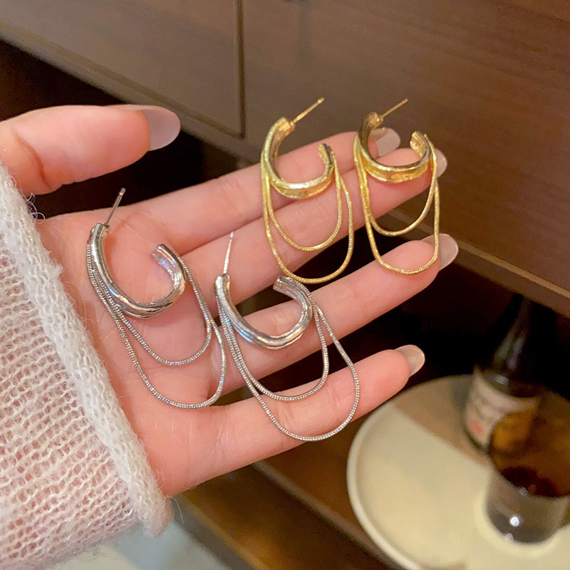 Metallic and elegant Su earrings, women's light luxury and high-end style, exaggerated stud earrings, new trendy and best-selling earrings in 2025 full figure