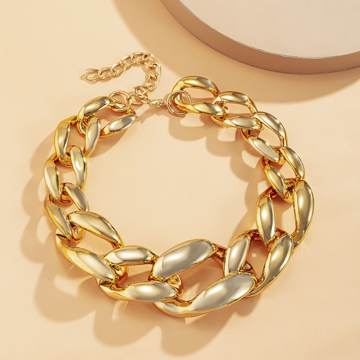 European and American cross-border jewelry hip-hop punk thick chain hollowed-out necklace, women's street style button exaggerated single-layer necklace Item Picture