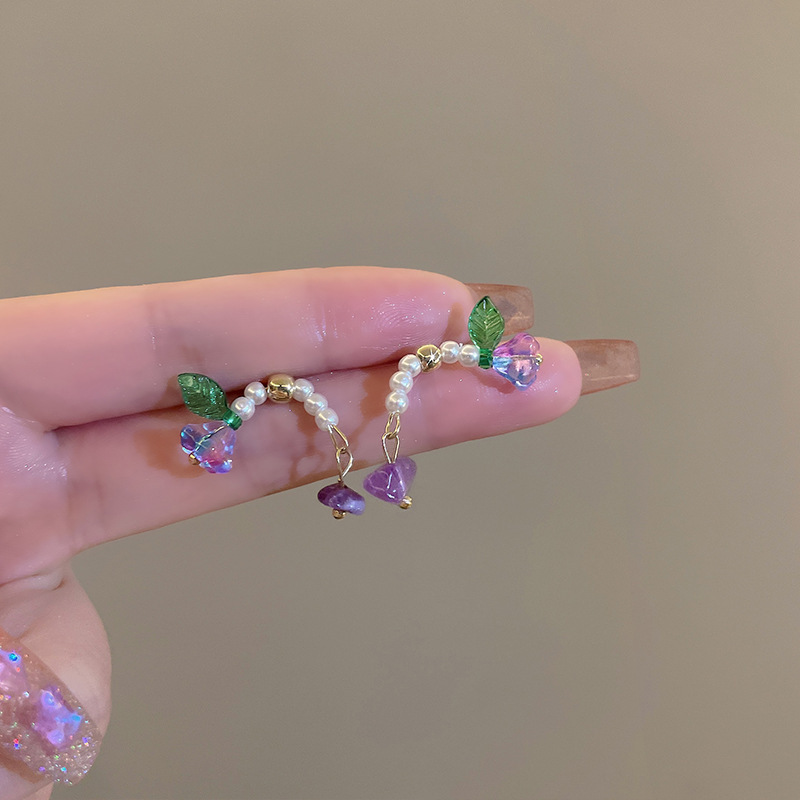 The same style of lily of the valley pearl earrings as Zhao Silu, featuring a niche design for women and a sweet forest-themed stud accessory details Picture