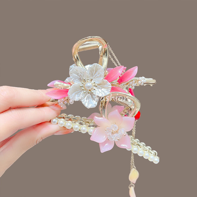 Fresh and sweet flower tassel grab clip, ancient-style girl's back head updo hair clip, high-end shark clip accessory details Picture
