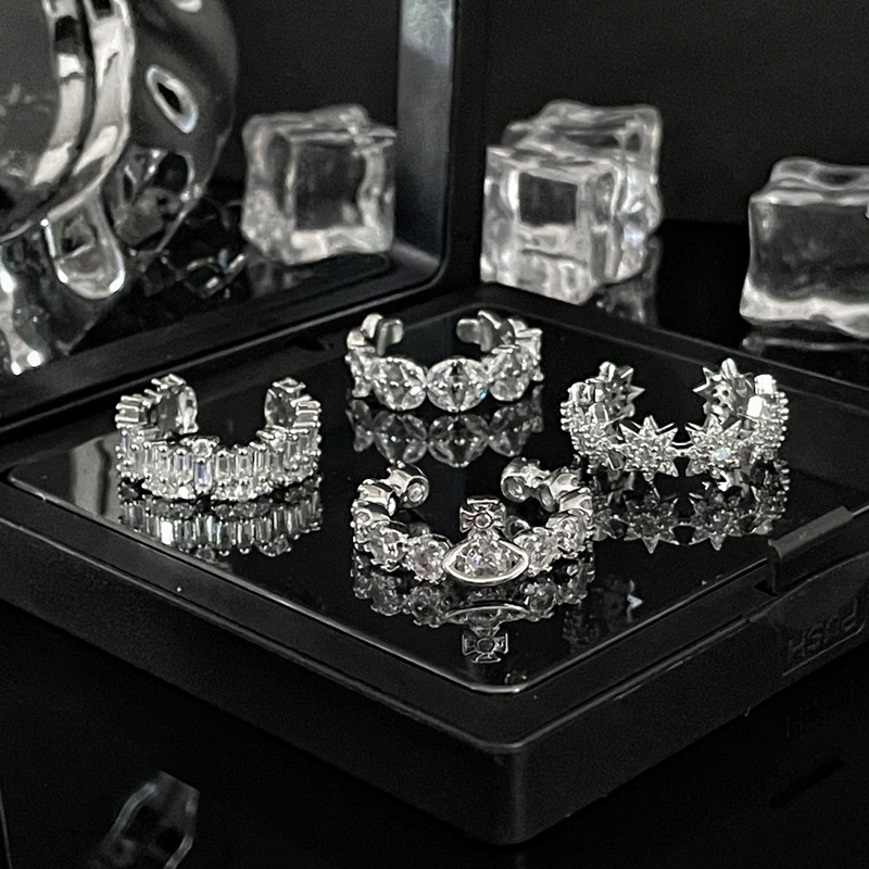 A light luxury full-diamond fashion open-mouth ring with an Instagram cold style, individual temperament, niche and high-end feel, a Saturn ring index finger ring full figure