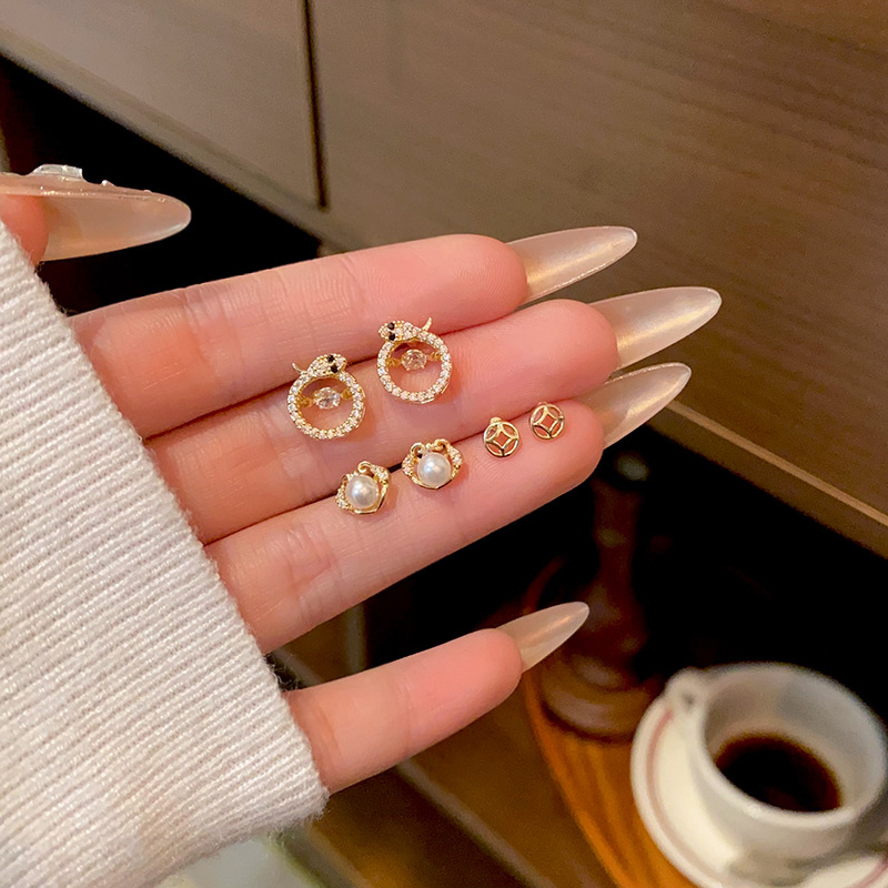 Exquisite diamond-encrusted mini snake three-pair stud earrings for women, light luxury and high-end pearl earrings, trendy bestsellers full figure