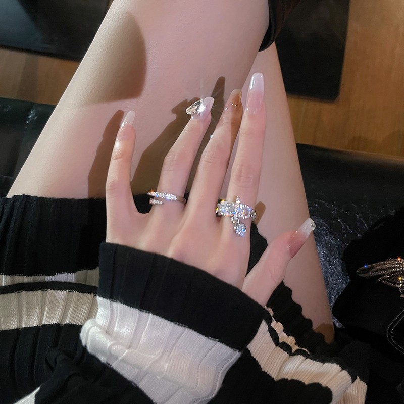 A light luxury and high-end zircon pendant ring for women on Instagram, with a cold and niche design, is fashionable and individual. It's a trend of opening rings details Picture