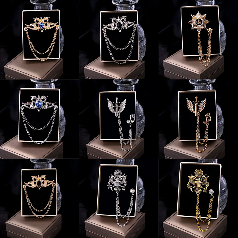 Korean metal-textured chain tassel brooches, personalized and retro style clothing and accessories, fashionable and elegant niche accessories wholesale full figure