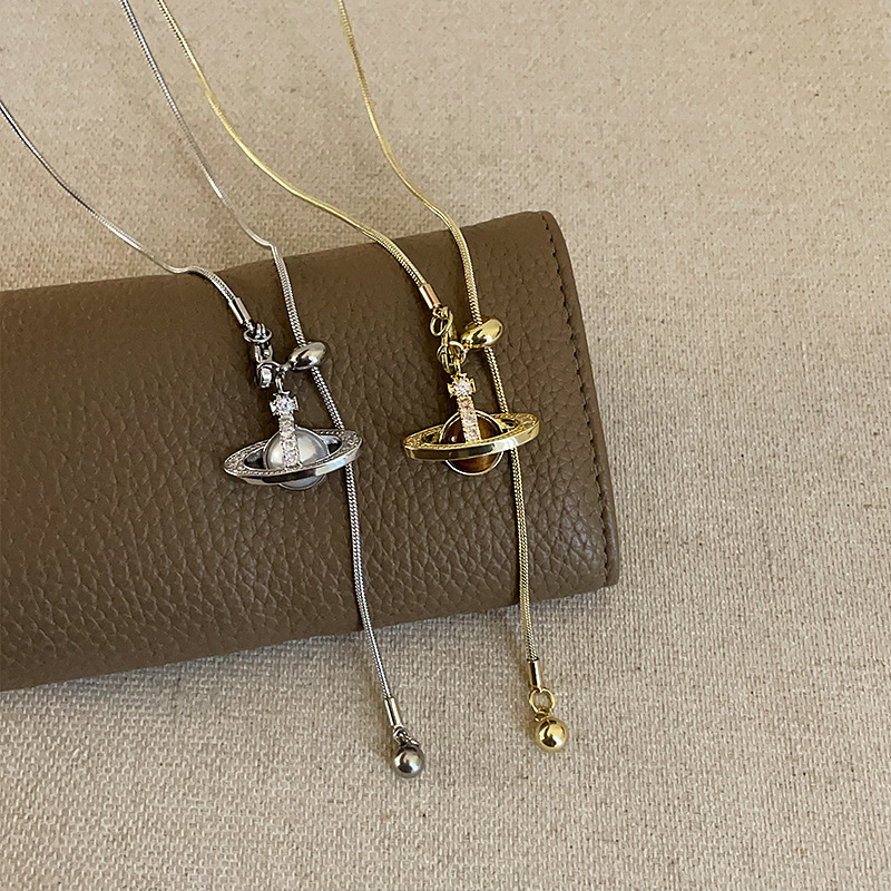 The pull-out three-dimensional planet necklace exudes a light luxury, fashionable and elegant charm. It's a versatile necklace for commuting and a sweater chain Specification drawing