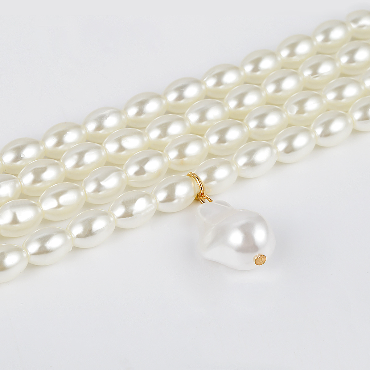European and American cross-border jewelry, personalized and fashionable geometric beaded necklace, simple multi-layer pearl irregular-shaped pendant necklace for women Application Scenario