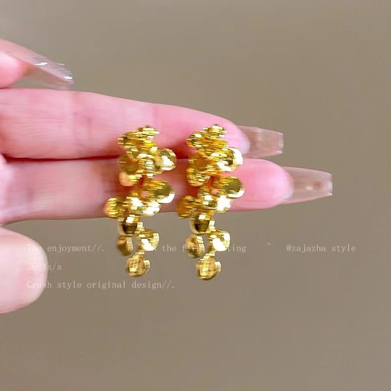 Golden gilt leaf tassel earrings for women's autumn and Winter 2025 new bestsellers, retro, light luxury and high-end earrings Specification drawing