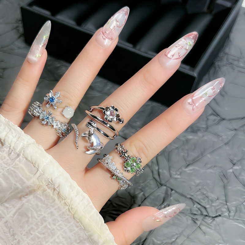 Sweet and cool Korean-style flower-inlaid zircon fashion open ring, a niche design for women, versatile and elegant, light luxury ring details Picture