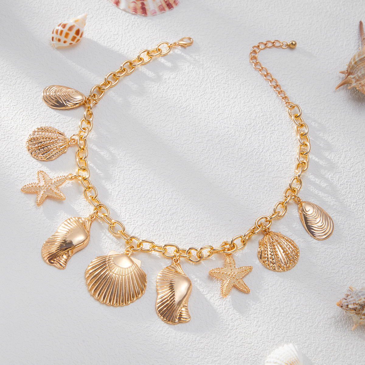 European and American cross-border jewelry vacation style starfish scallop pendant necklace, summer beach ocean style alloy collarbone chain Application Scenario