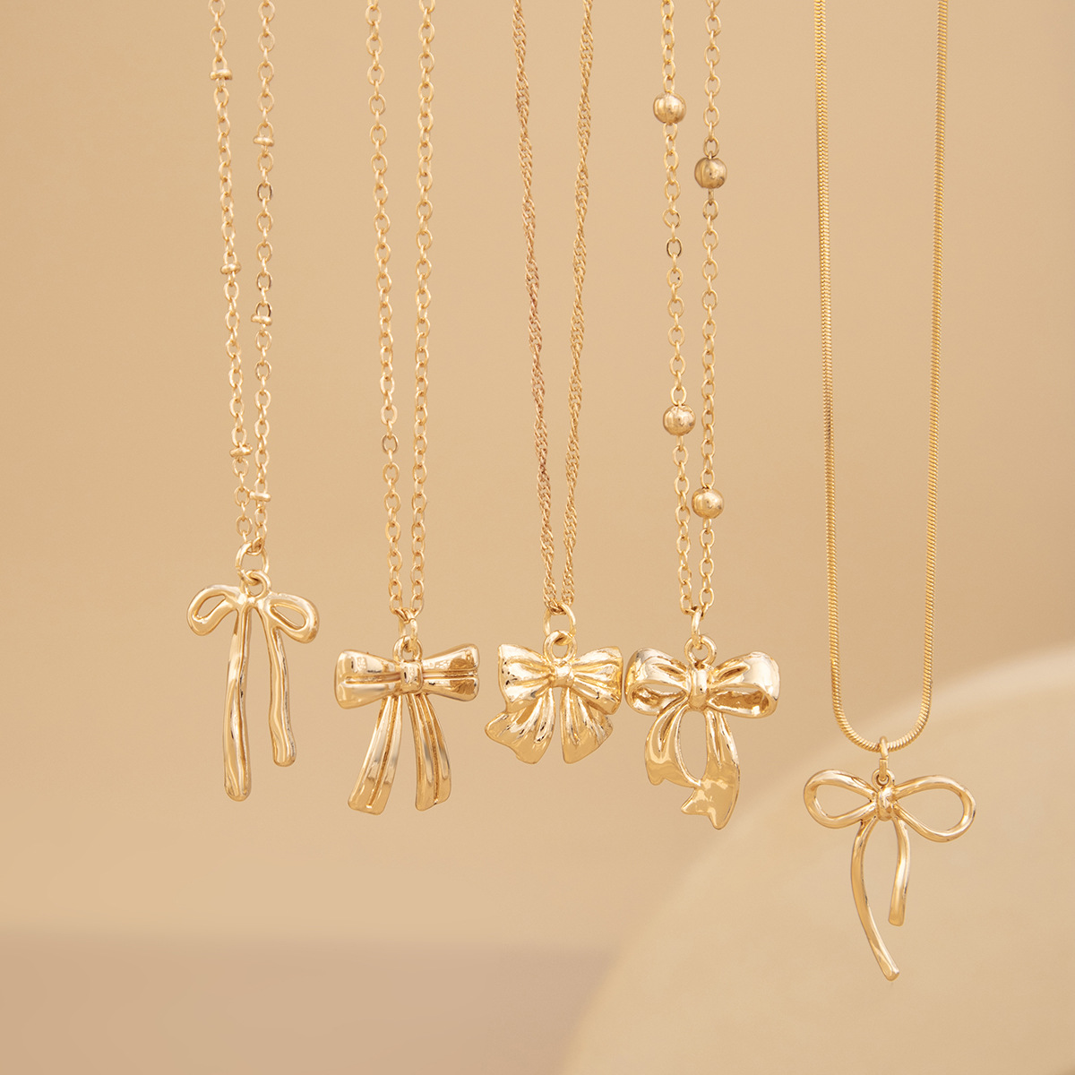 European and American cross-border accessories hip-hop style bow alloy pendant collarbone chain personality simple Necklace set Application Scenario