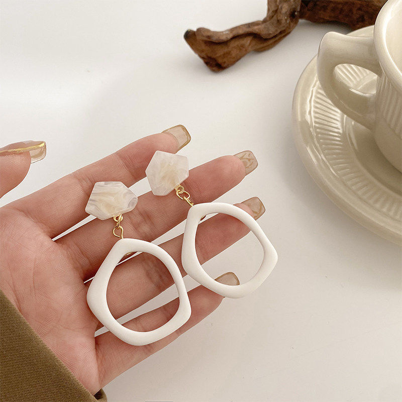 s925 silver needle earrings, the same style as Anna's in Dongdaemun, South Korea, with ancient geometric acrylic stud earrings and ear clips full figure