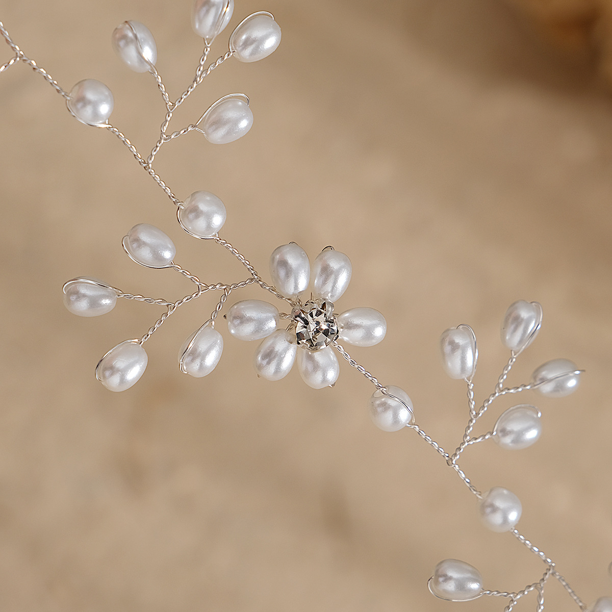 New European and American headwear, luxurious bride headband, fashionable pearl rhinestone handcrafted headband, wedding ball party accessories Application Scenario