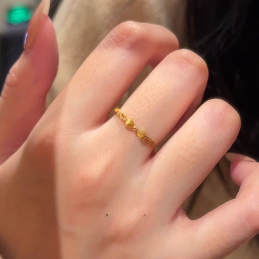 The new Korean-style bow ring for women does not fade. It features a niche design and a high-end feel. It's a retro and sweet ring trend details Picture