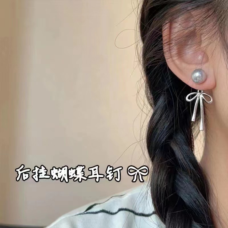 In 2025, there will be a series of best-selling items that exude a girlish charm, featuring a cold bow, long, cool grey pearl earrings, and delicate retro earrings details Picture