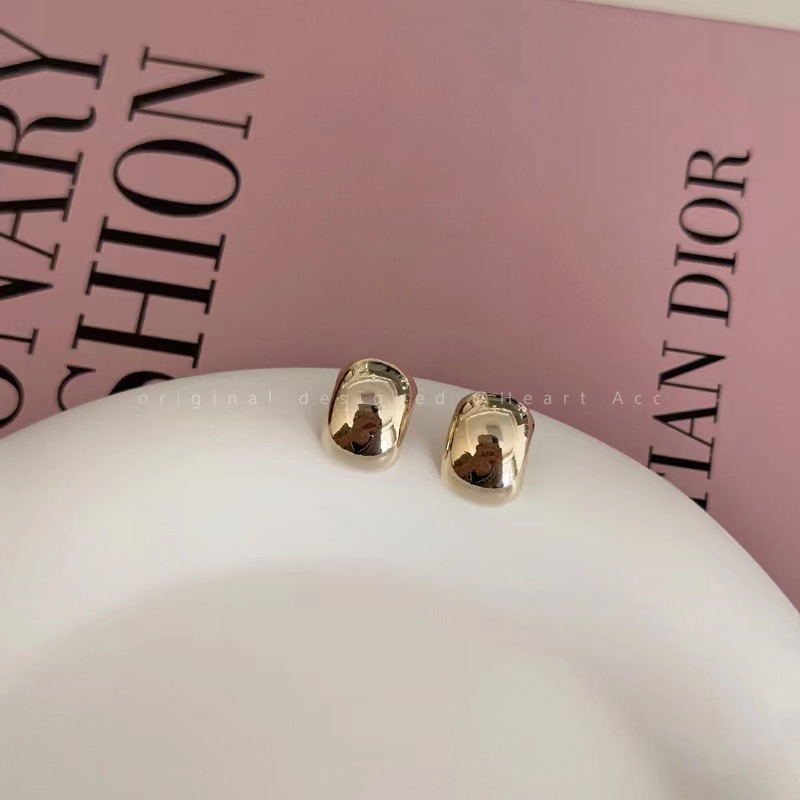 The new semi-round stud earrings for women in 2025 are fashionable, high-end, versatile and simple in design Item Picture