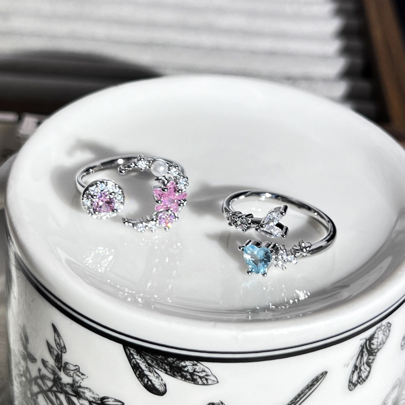 A sweet and stylish fishtail fashion ring with a touch of elegance, a light luxury and cold style for women, a star and moon pink diamond index finger ring Specification drawing
