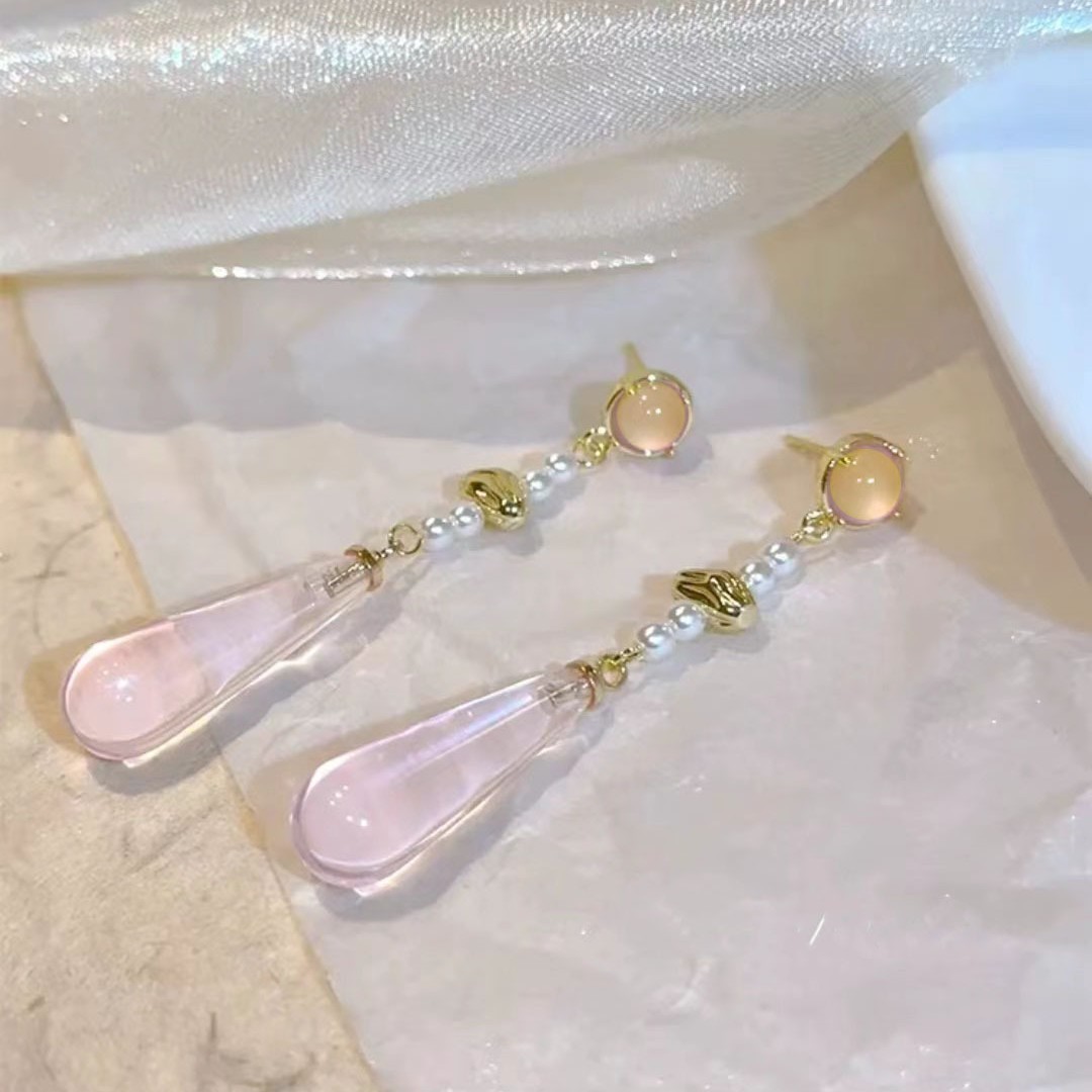 Pink Dai ~ Retro new Chinese-style pink teardrop stud earrings, a light luxury and high-end look, elegant and grand earrings, women's Chinese-style earrings Application Scenario
