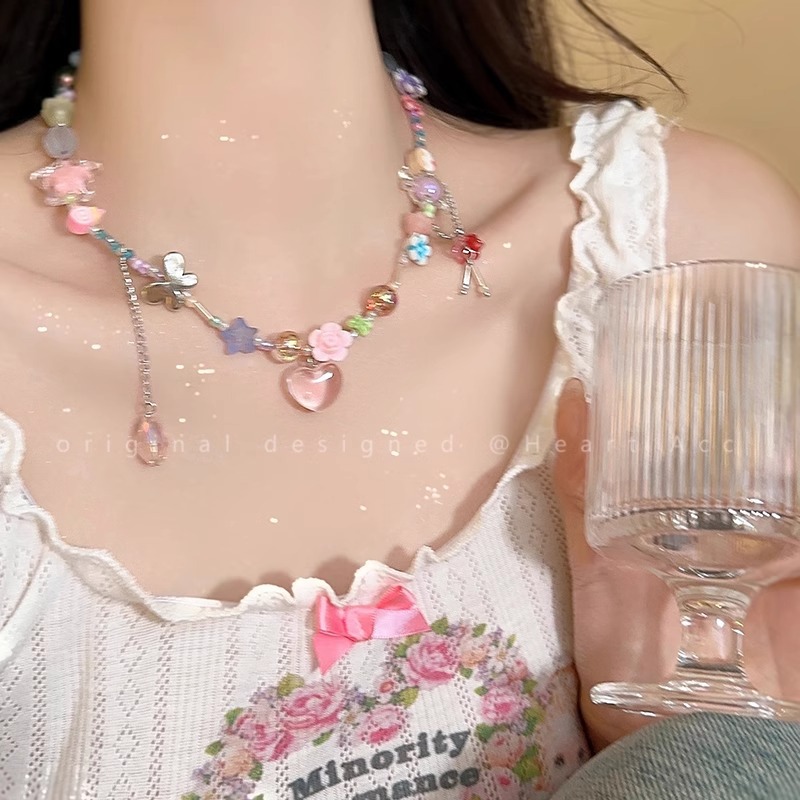 Peach pink summer dopamine heart-shaped candy necklace, a niche design for women, sweet and cool, hot girl collarbone chain, neck chain full figure
