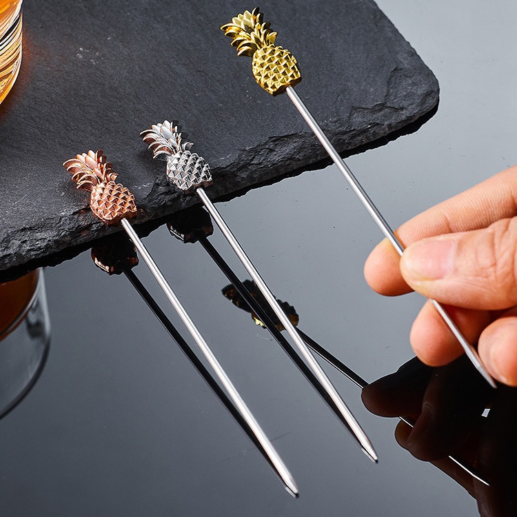 Creative stainless steel cocktail pins, decorative wine tags, juice olive drinks, bar cocktail tools, artistic fruit tags Application Scenario