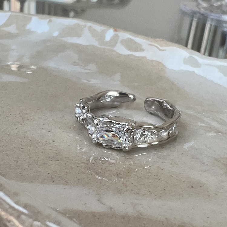 Irregular-shaped white square diamond zircon heart ring on ins women's fashion, light luxury, open-top layering, unique and simple Application Scenario