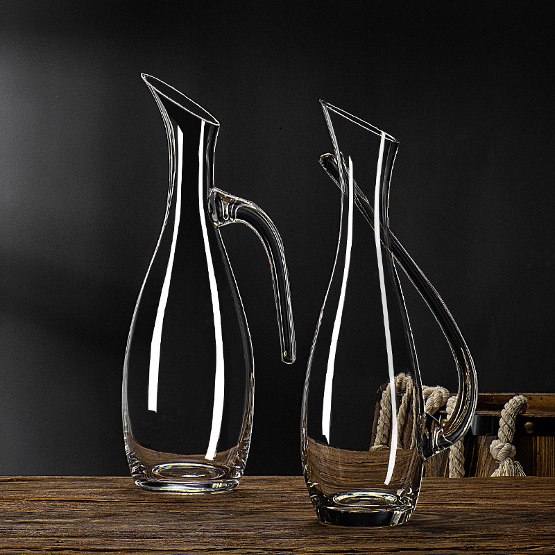 Thickened glass wine decanter, high-end glass wine divider, quick decanting, wine filtering and wine divider, household Application Scenario
