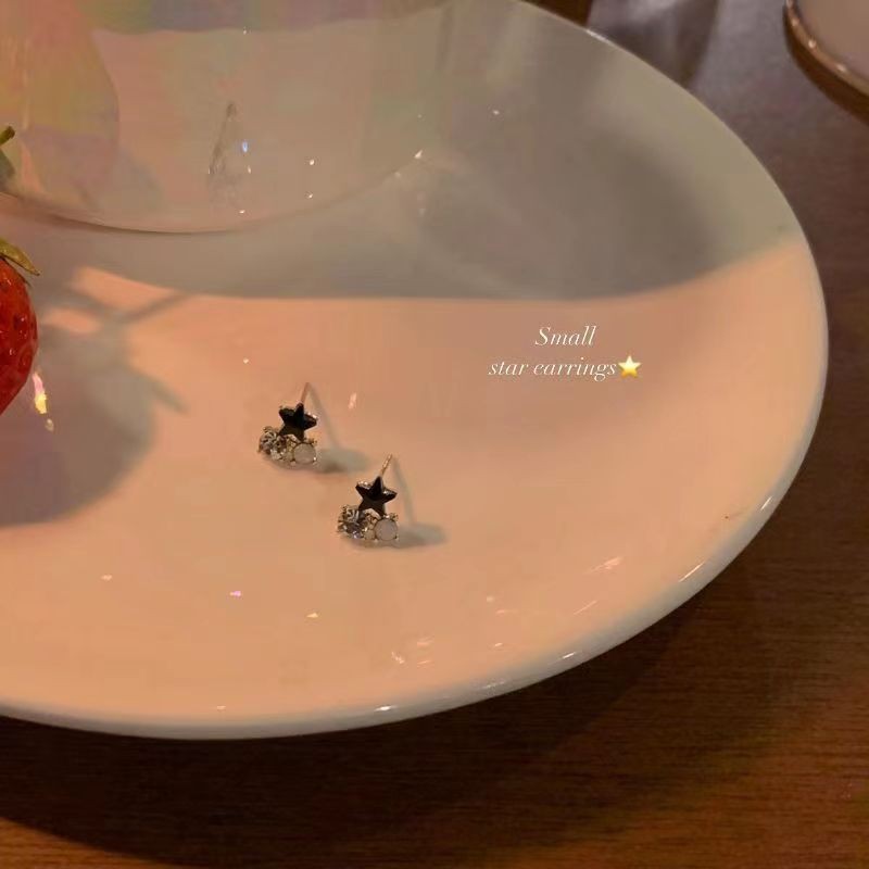 Compact and mini, with a unique ins style and niche design, black star stud earrings, sweet and cool style, spicy girl ear bone stud earrings for women Application Scenario