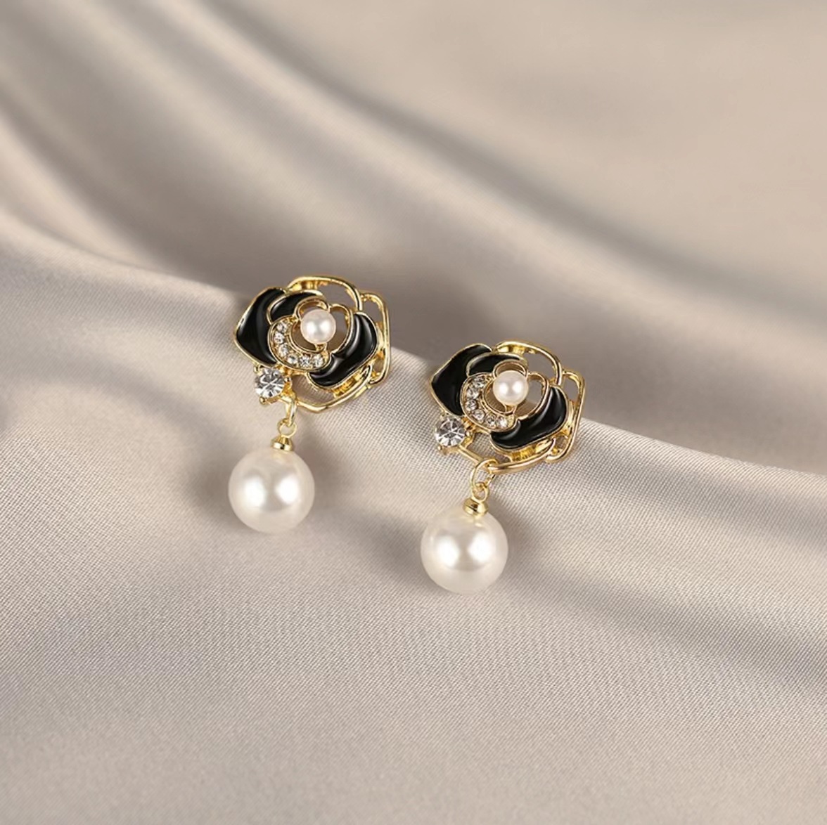 The 2025 new camellia pearl stud earrings for women are a niche, stylish, and versatile style with a touch of sophistication full figure