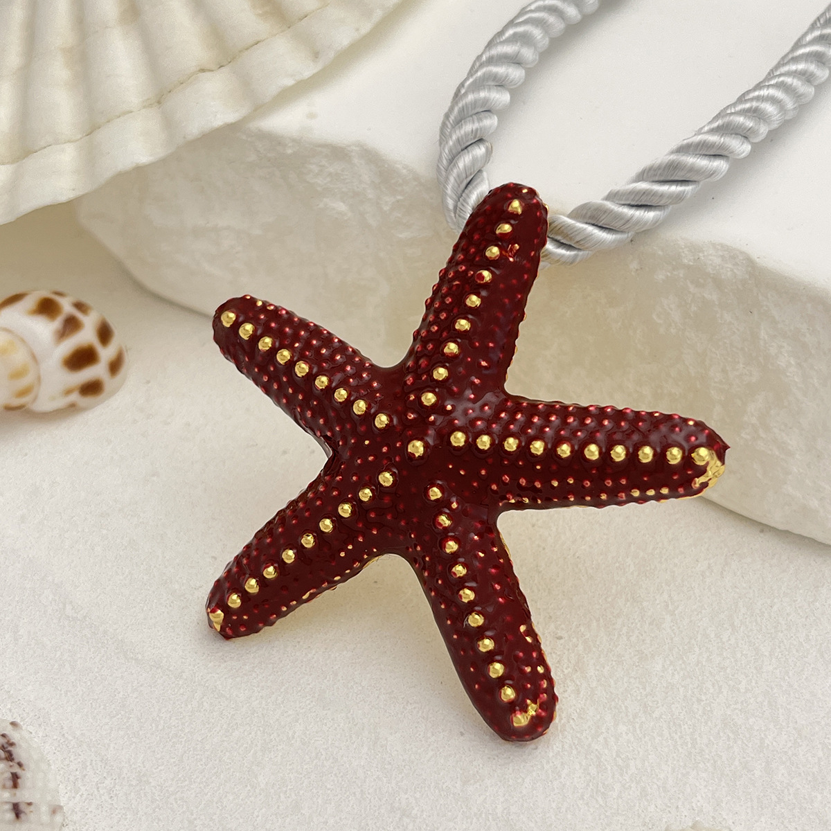 European and American cross-border jewelry, beach ocean style exaggerated star collarbone chain, vacation starfish alloy pendant necklace Application Scenario