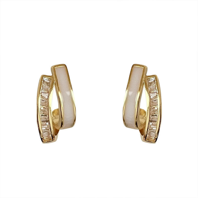 The shell double-layer stud earrings are a niche design for women. The Korean minimalist and high-end light luxury ear ring earrings are a trendy accessory Item Picture
