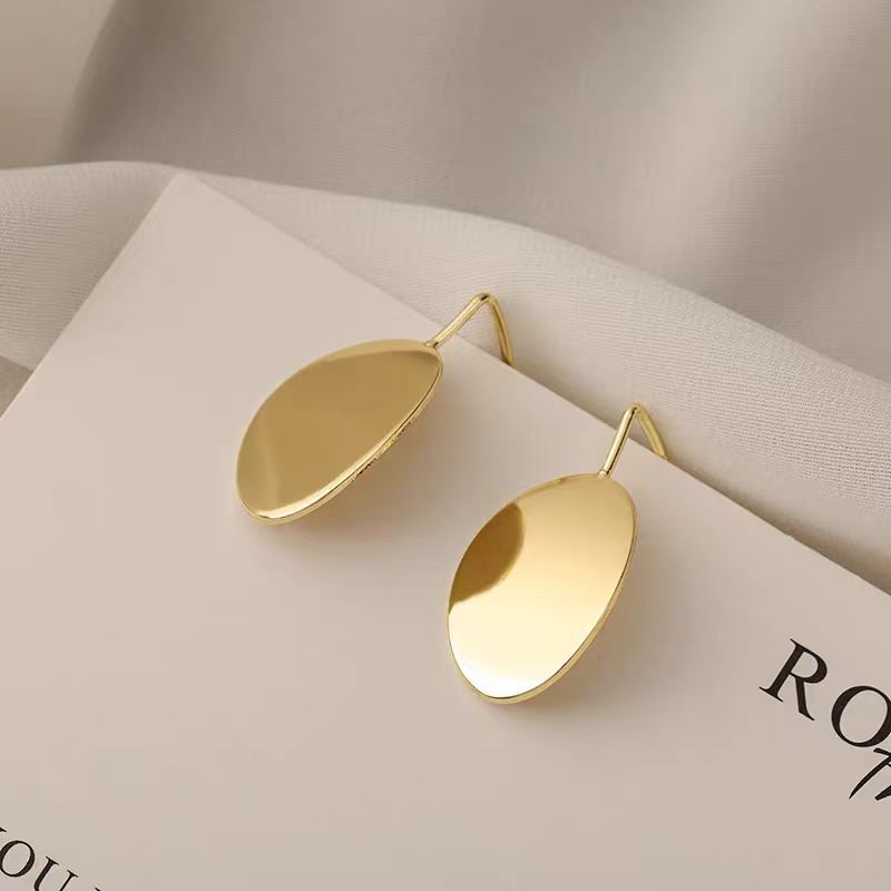 The simple golden ear-hook earrings exude a sense of elegance and sophistication. A new bestseller in 2025. Simple and niche metal earrings from Europe and America for women details Picture