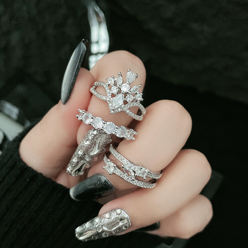 A light luxury and high-end crown inlaid ring for women, adjustable and delicately layered, with a niche design and texture, is an ins index finger ring details Picture
