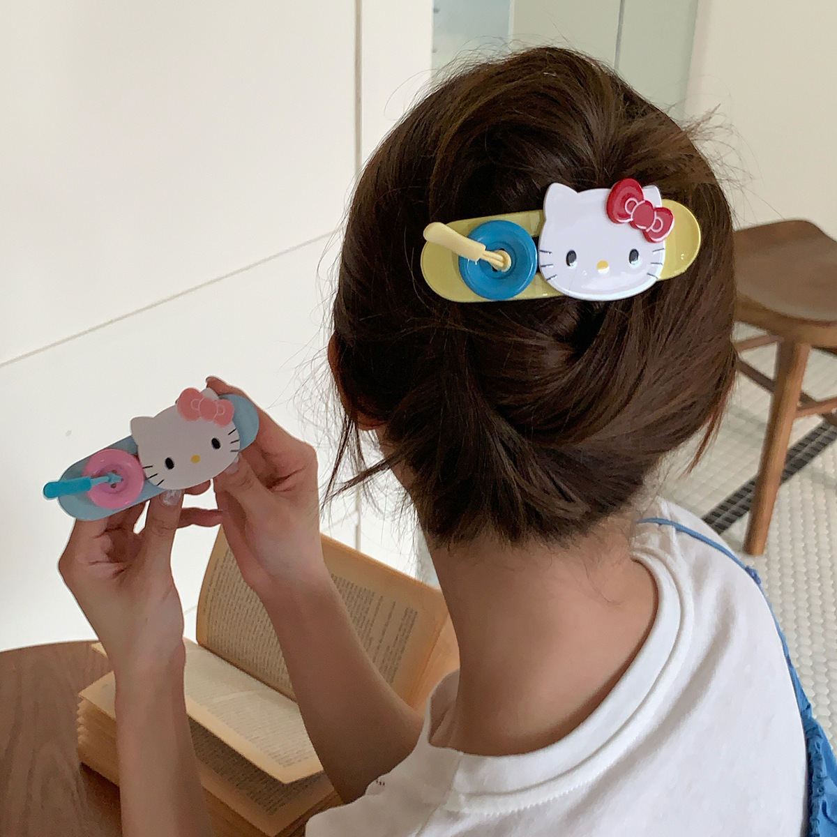 Color-blocking KT cat button hair clip, side clip, Korean duckbill clip, half bun hair clip, cute dopamine hair accessory full figure