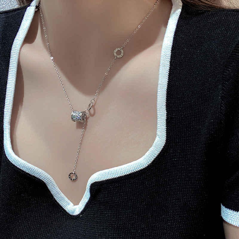 Show your elegance! The Sparkling Diamond Mini Waist necklace for women, a light luxury and niche Internet celebrity collarbone chain, is a trendy new style in 2023 full figure