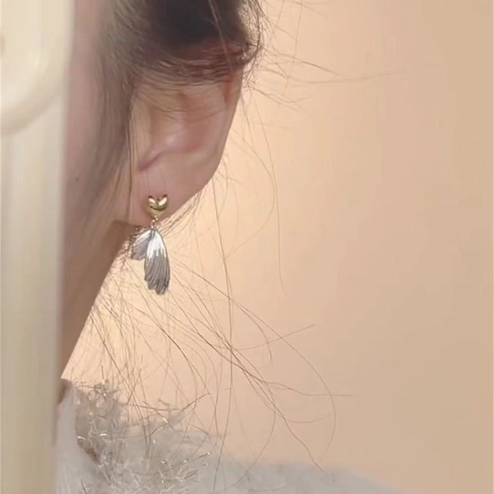 Elegant fishtail heart-shaped earrings for women, unique design sense, stud earrings, new 2025 bestsellers, personalized earrings details Picture