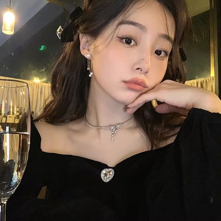 Summer light luxury and niche design: Bow choker necklace, women's collarbone chain, collar, sweater chain, neck chain Specification drawing