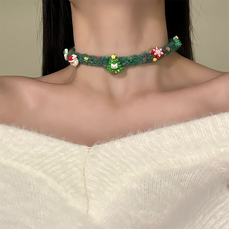 Autumn and winter plush Christmas colorful necklace for women, a light luxury and niche necklace with a cute snowman around the neck, creating an atmosphere full figure