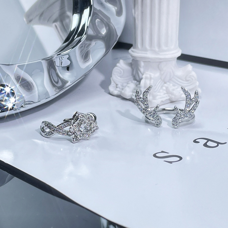 High-end, light luxury, antler full diamond open ring, sweet and cool, four-leaf clover flower, niche style, versatile ring trend Application Scenario
