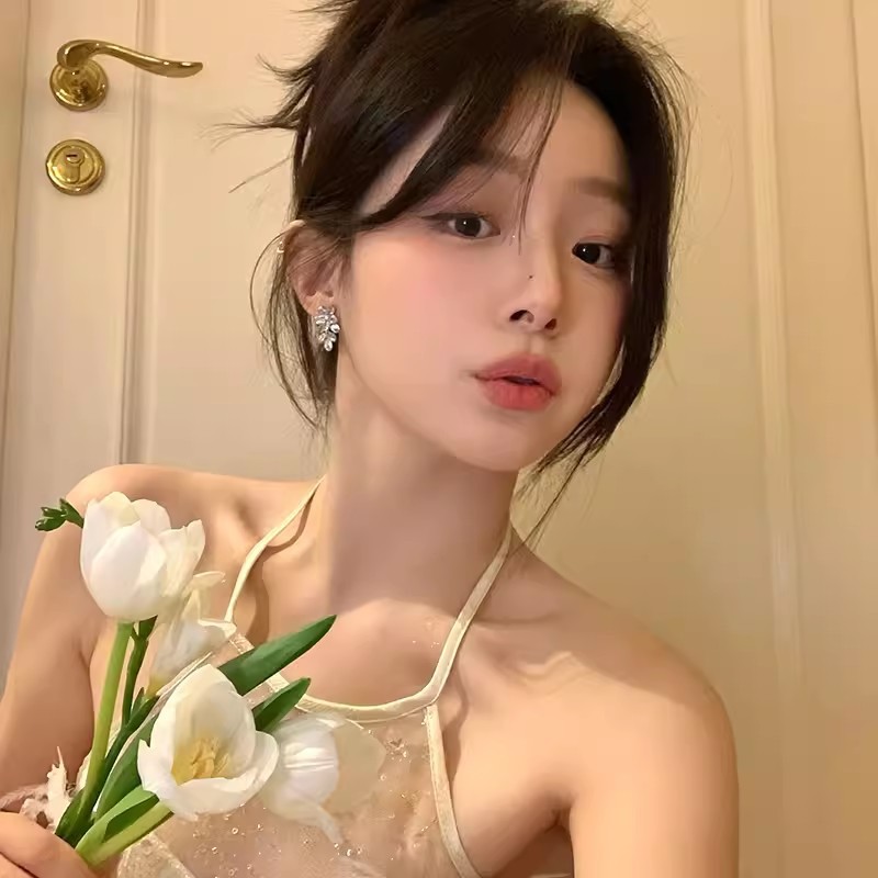 Summer Zircon flower earrings for women, new 2024 bestsellers, high-end and exquisite stud earrings, light luxury internet-famous earrings wholesale details Picture
