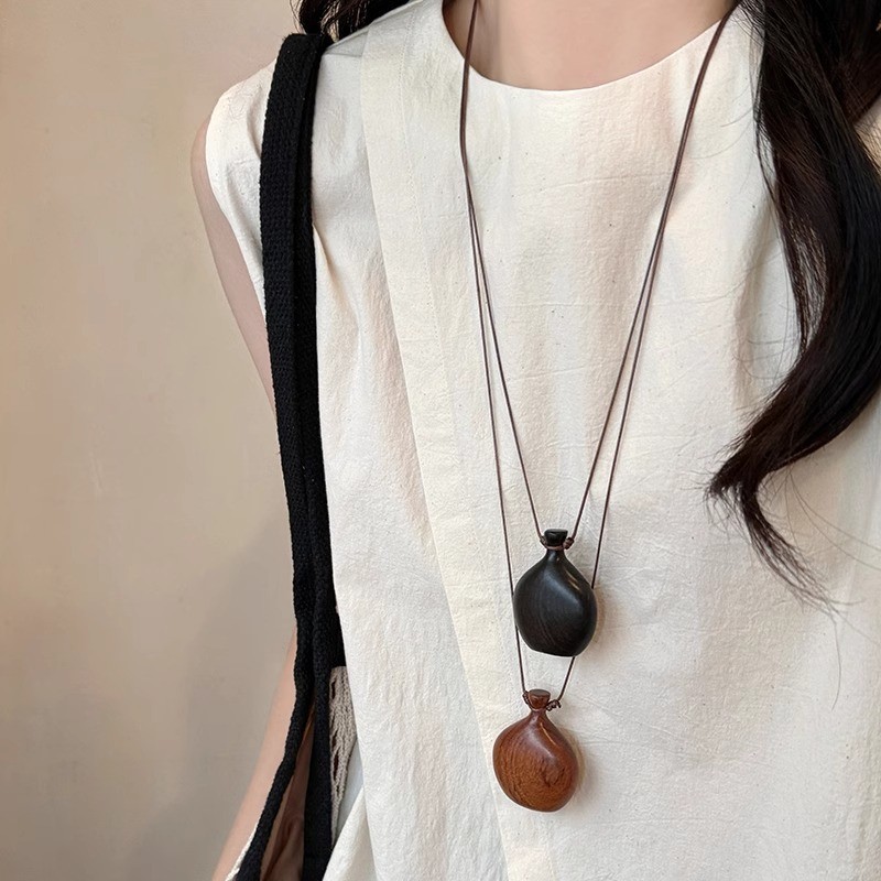 ins cold style wooden wine pot necklace, design sense, long neck accessory, retro and versatile sweater chain for women Specification drawing