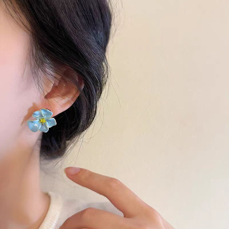 Summer vacation oil-dripping blue flower earrings, women's niche retro earrings, exquisite and high-end, stud earrings, trendy earrings details Picture