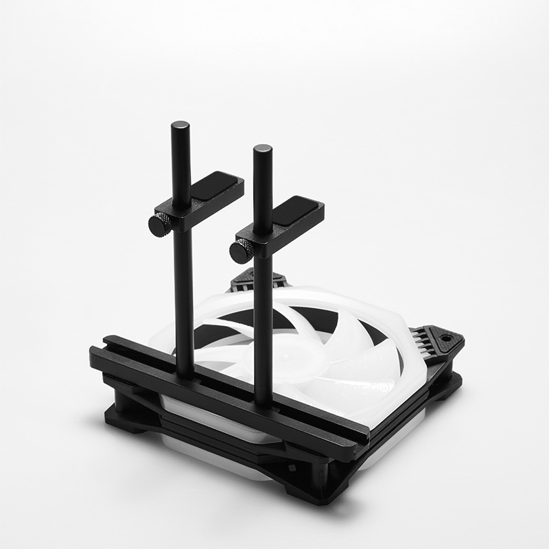 A vertical fixed jack bracket for graphics card support is installed at the bottom of the fan position of the chassis graphics card bracket in the cold-piercing sea-view room
