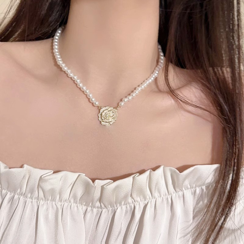 Camellia Love ~ French Retro Camellia Pearl Necklace for Women, Light Luxury and niche design sense collarbone chain necklace Application Scenario