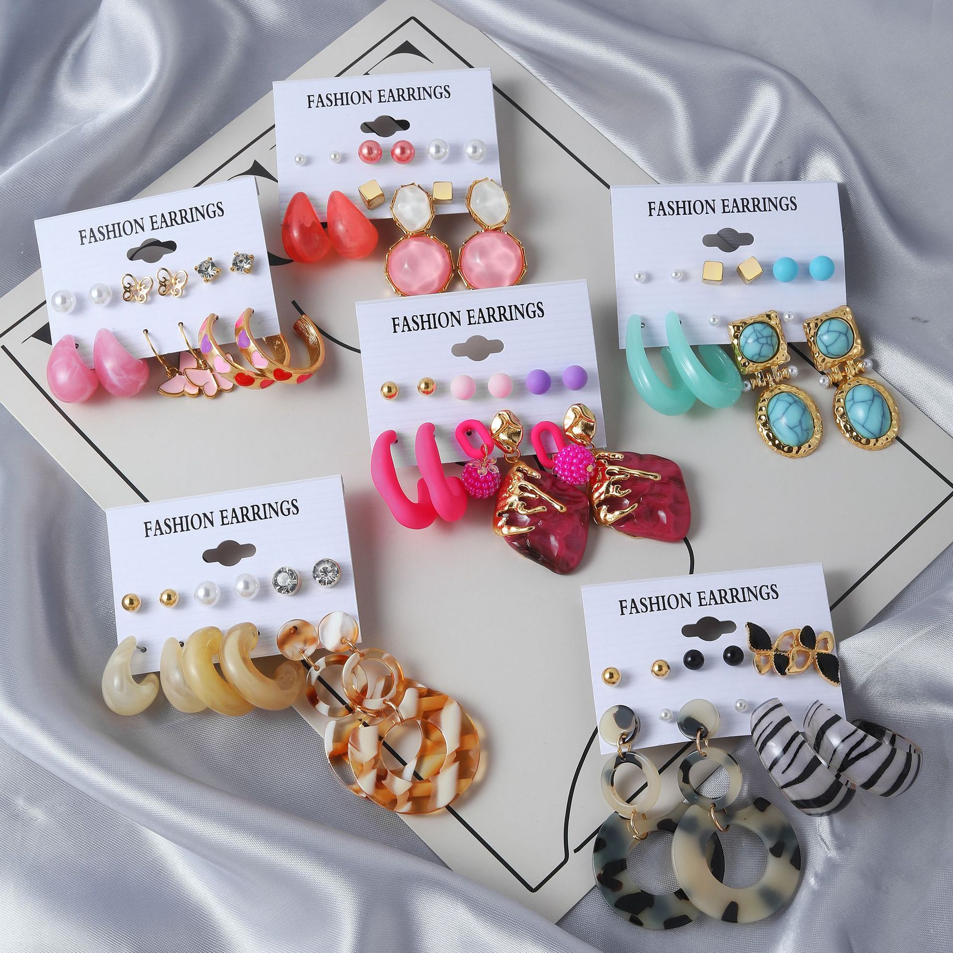 Amazon 36-pair retro alloy butterfly pearl stud earring creative and simple resin resin clip earring set Application Scenario
